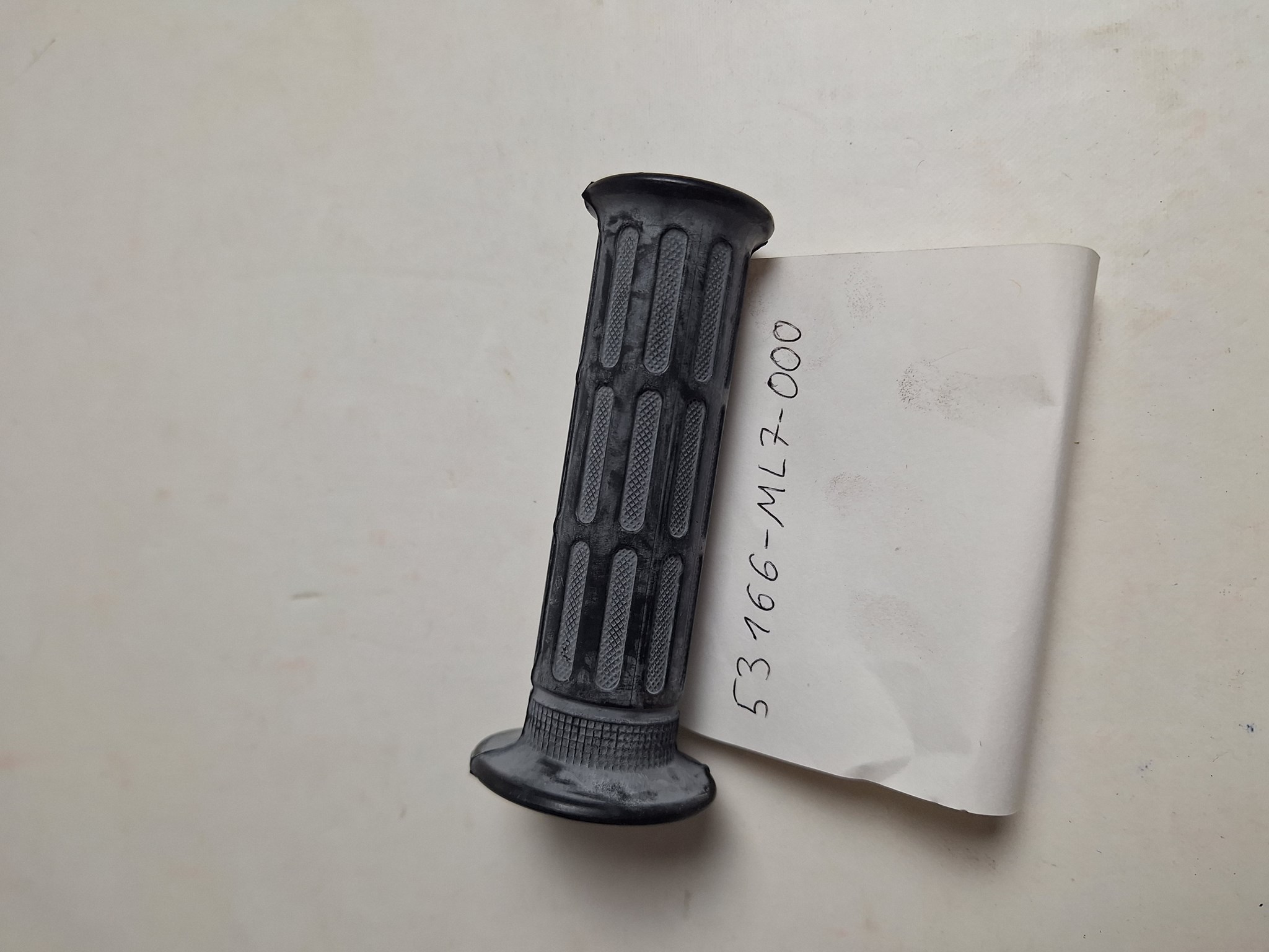 Picture of GRIFFGUMMI    53166-ML7-000  VTR 750 F